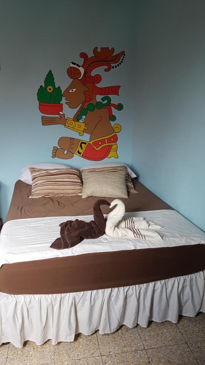 Tikal Backpackers Hostel 플로레스 외부 사진