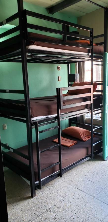 Tikal Backpackers Hostel 플로레스 외부 사진